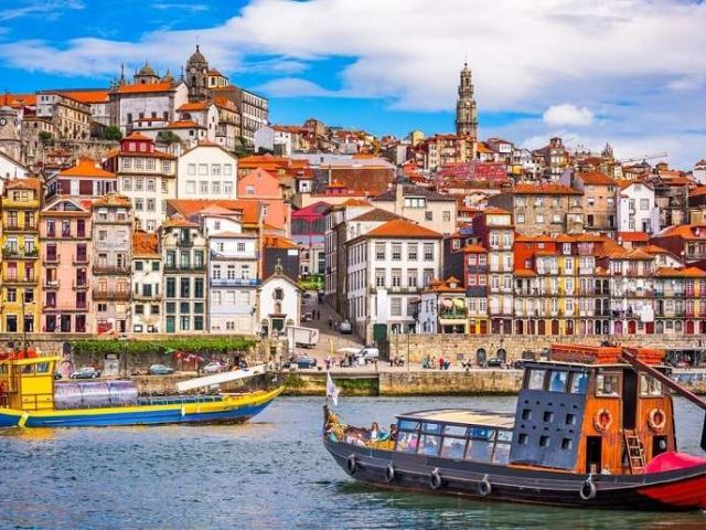 Maxi Portekiz Turu Ajet Hava Yolları İle 4 Gece (LEN-SCQ)