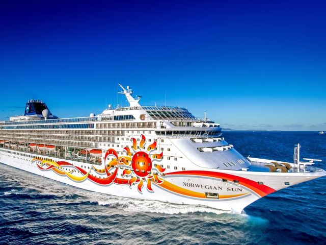 Norwegian Sun ile Büyük Baltık Başkentleri Turu Pegasus Hava Yolları ile 9 Gece (24 Haziran)